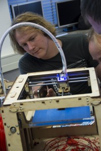 Herman Kopinga en zijn 3D printer